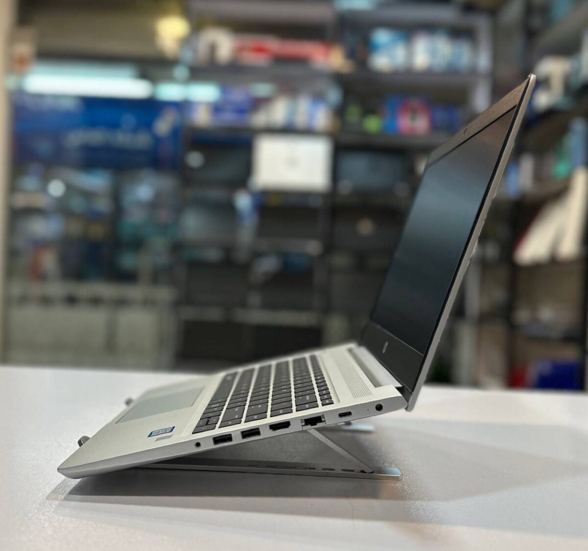 لپ تاپ کارکرده HP ProBook 440 G6 -i5-8GB-256GB-4GB