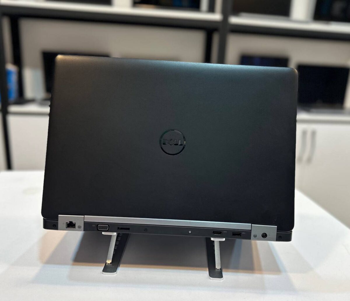 لپ تاپ کارکرده DELL LATITUDE E5570 -i5-8GB-250GB-2GB