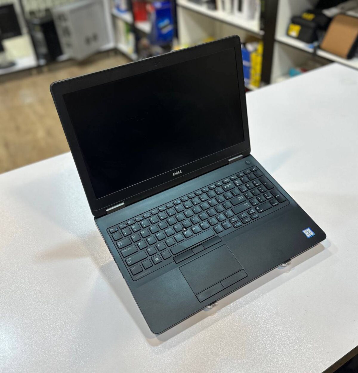 5570-4 لپ تاپ کارکرده DELL LATITUDE E5570 -i5-8GB-250GB-2GB