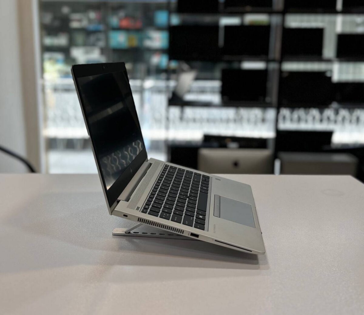 لپ تاپ کارکرده HP ELITEBOOK 745 G6 -AMD-8GB-256GB-2GB