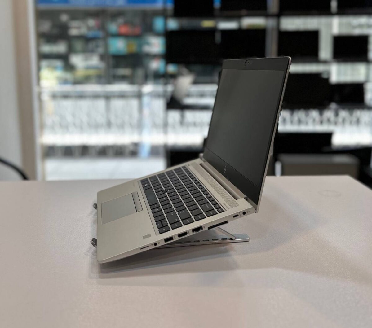 لپ تاپ کارکرده HP ELITEBOOK 745 G6 -AMD-8GB-256GB-2GB