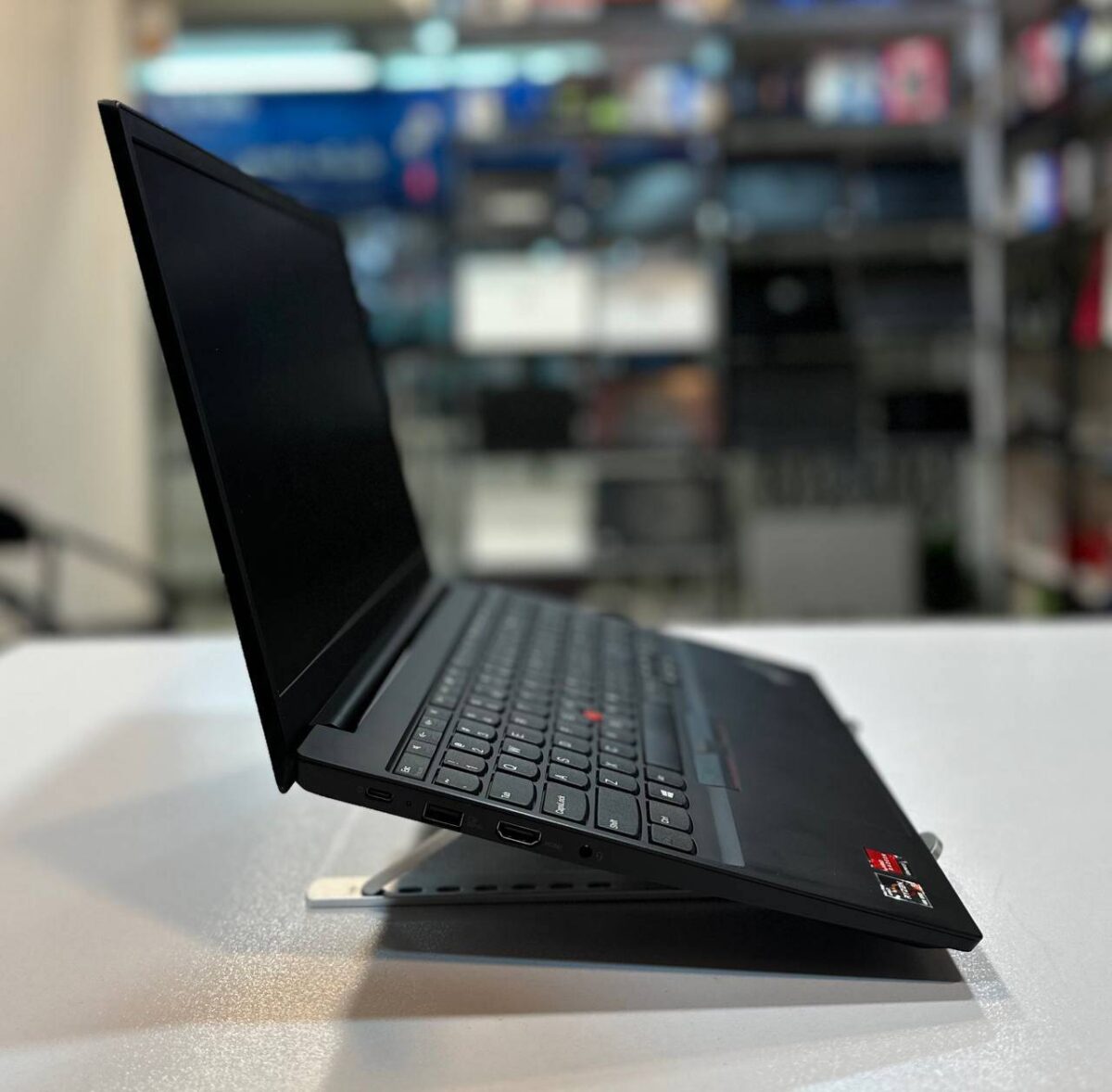 لپ تاپ کارکرده LENOVO THINKPAD E15 -Ryzen5-8GB-256SSD-2GB