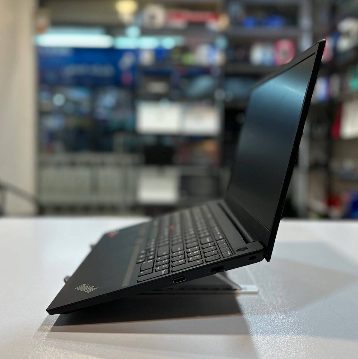 لپ تاپ کارکرده LENOVO THINKPAD E15 -Ryzen5-8GB-256SSD-2GB