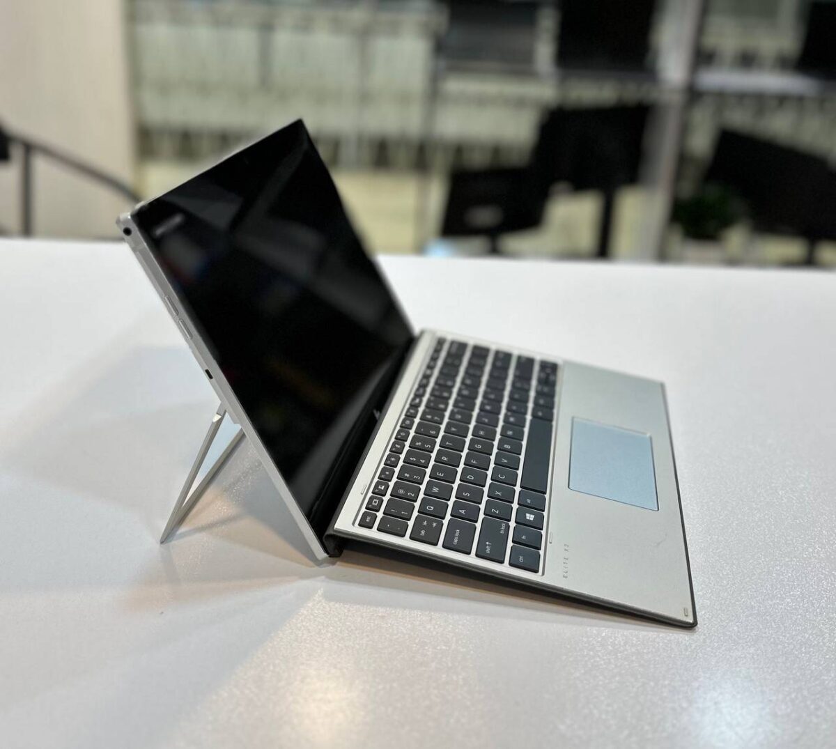 لپ تاپ کارکرده HP Elite X2 G4 -i5-16GB-256GB-touch