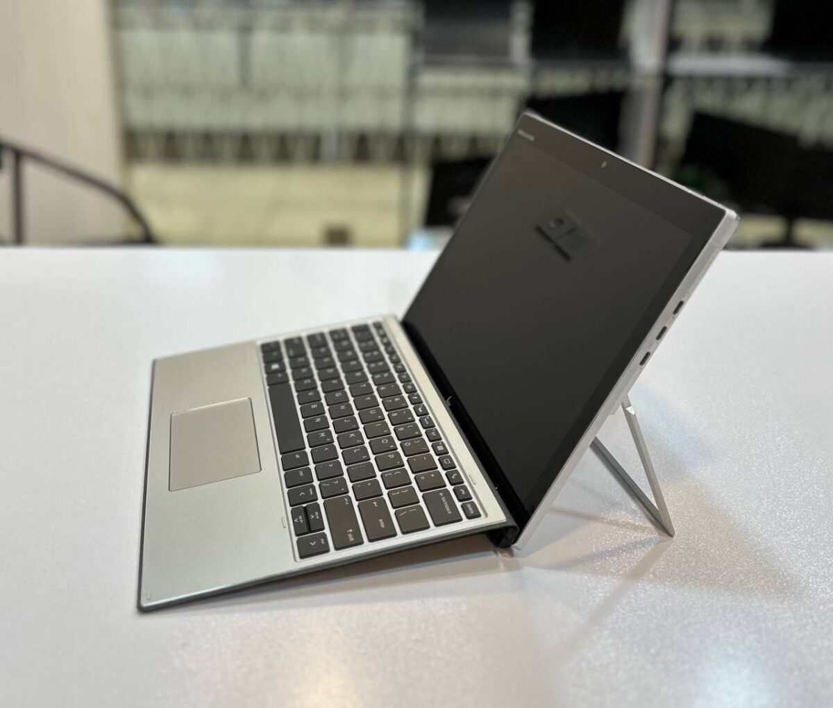 لپ تاپ کارکرده HP Elite X2 G4 -i5-16GB-256GB-touch