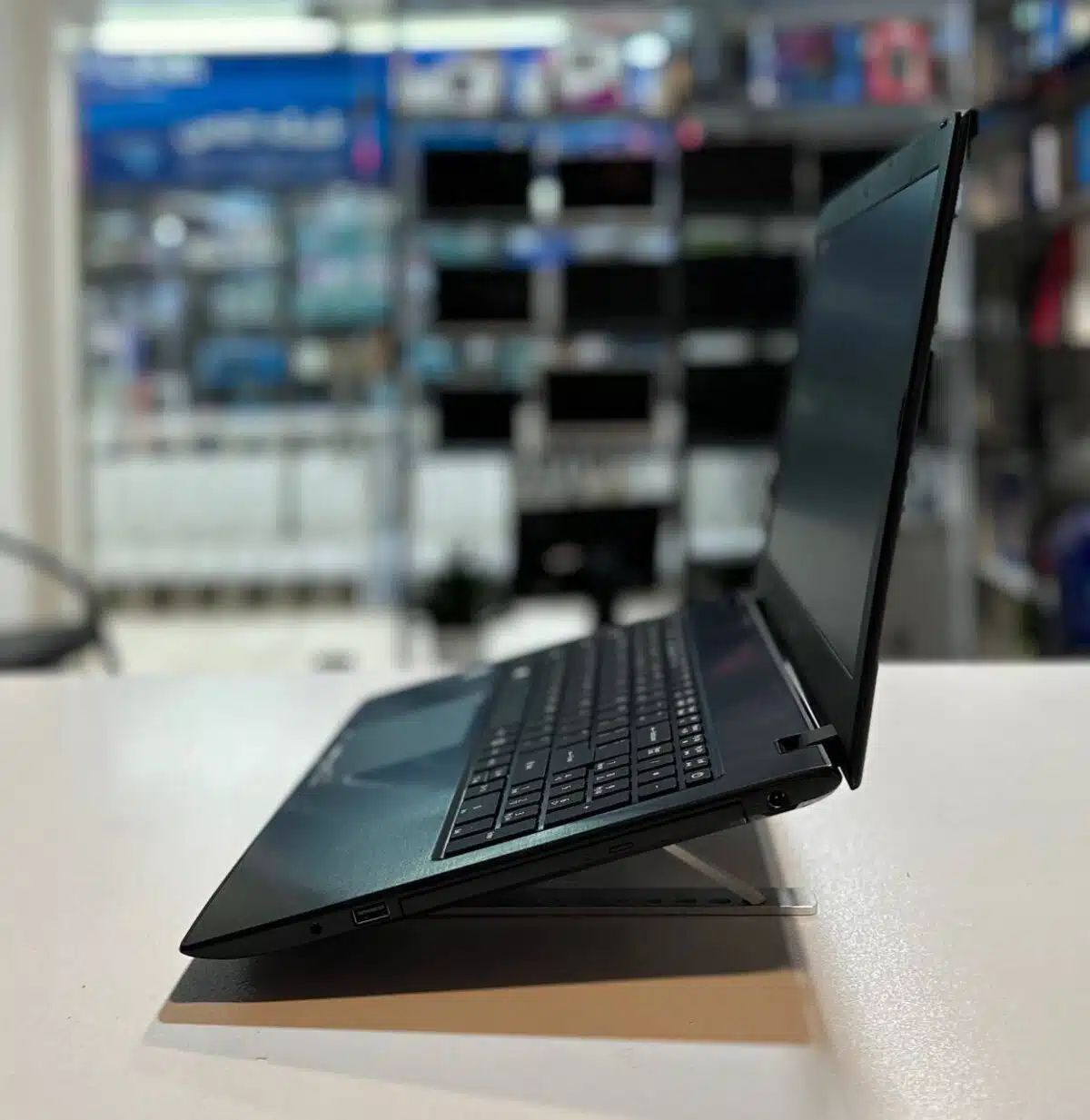 لپ تاپ کارکرده ACER E5 -576 -i3-8GB-256GB-2GB