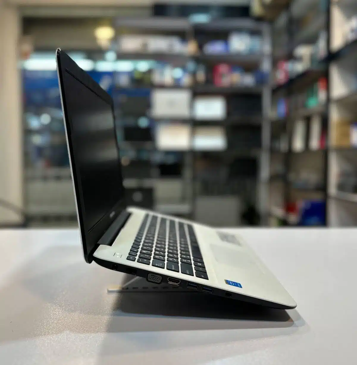 لپ تاپ کارکرده ASUS X554L -i3-8GB-500GB-2GB
