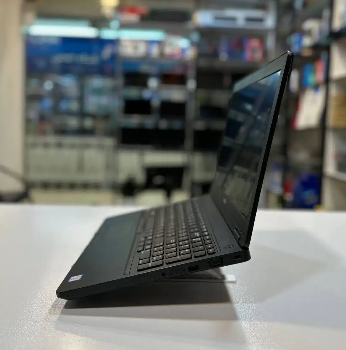 لپ تاپ استوک DELL Precision 3520 -i7-8GB-256GB-4GB