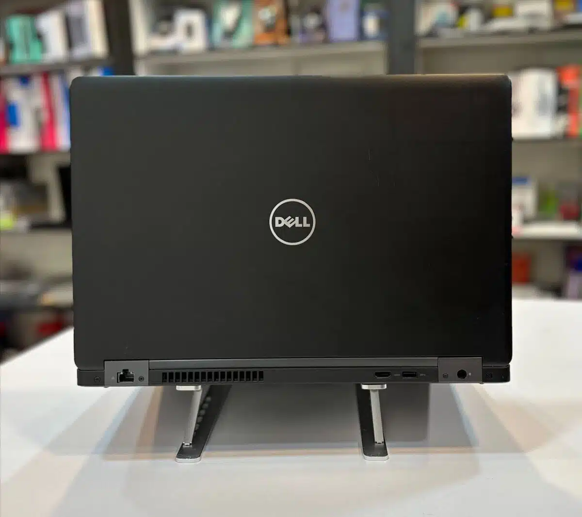 لپ تاپ استوک DELL Precision 3520 -i7-8GB-256GB-4GB