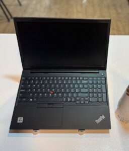 لپ تاپ استوک LENOVO TINKPAD E15 -i5-8GB-256GB-4GB