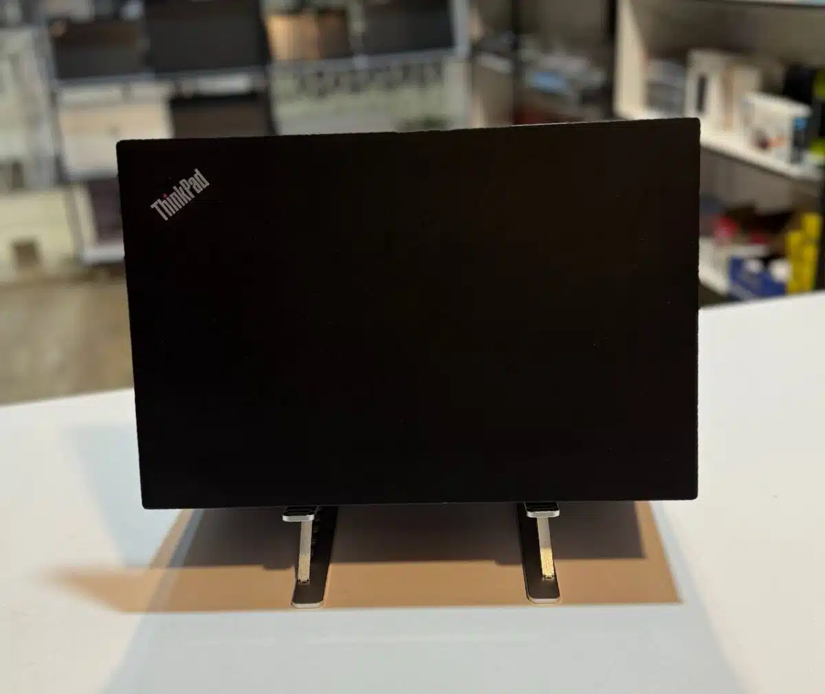 لپ تاپ استوک LENOVO TINKPAD E15 -i5-8GB-256GB-4GB