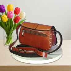 کیف زنانه دوشی چرم طبیعی مدل مهتاب