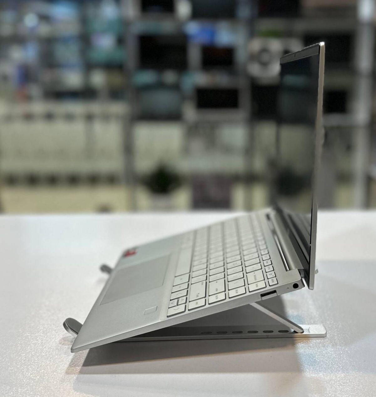 لپ تاپ کارکرده HP PAVILION AERO 13-be0176UA -Ryzen5-8GB-512GB-4GB