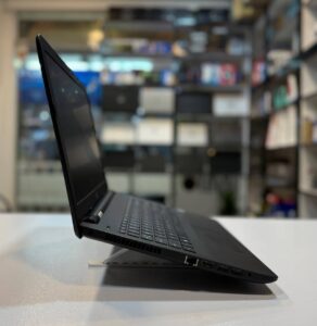 لپ تاپ کارکرده HP 15-BS7 -i3-8GB-256GB-2GB